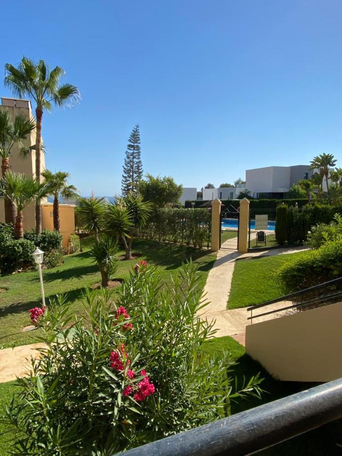Ground Floor Apartment- 2 Bedrooms - 450 Meters From The Apartamento Marbella