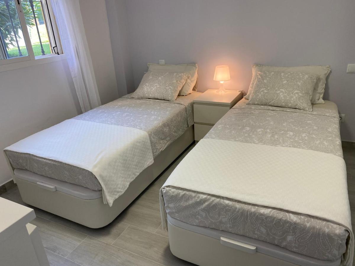 Ground Floor Apartment- 2 Bedrooms - 450 Meters From The Apartamento Marbella