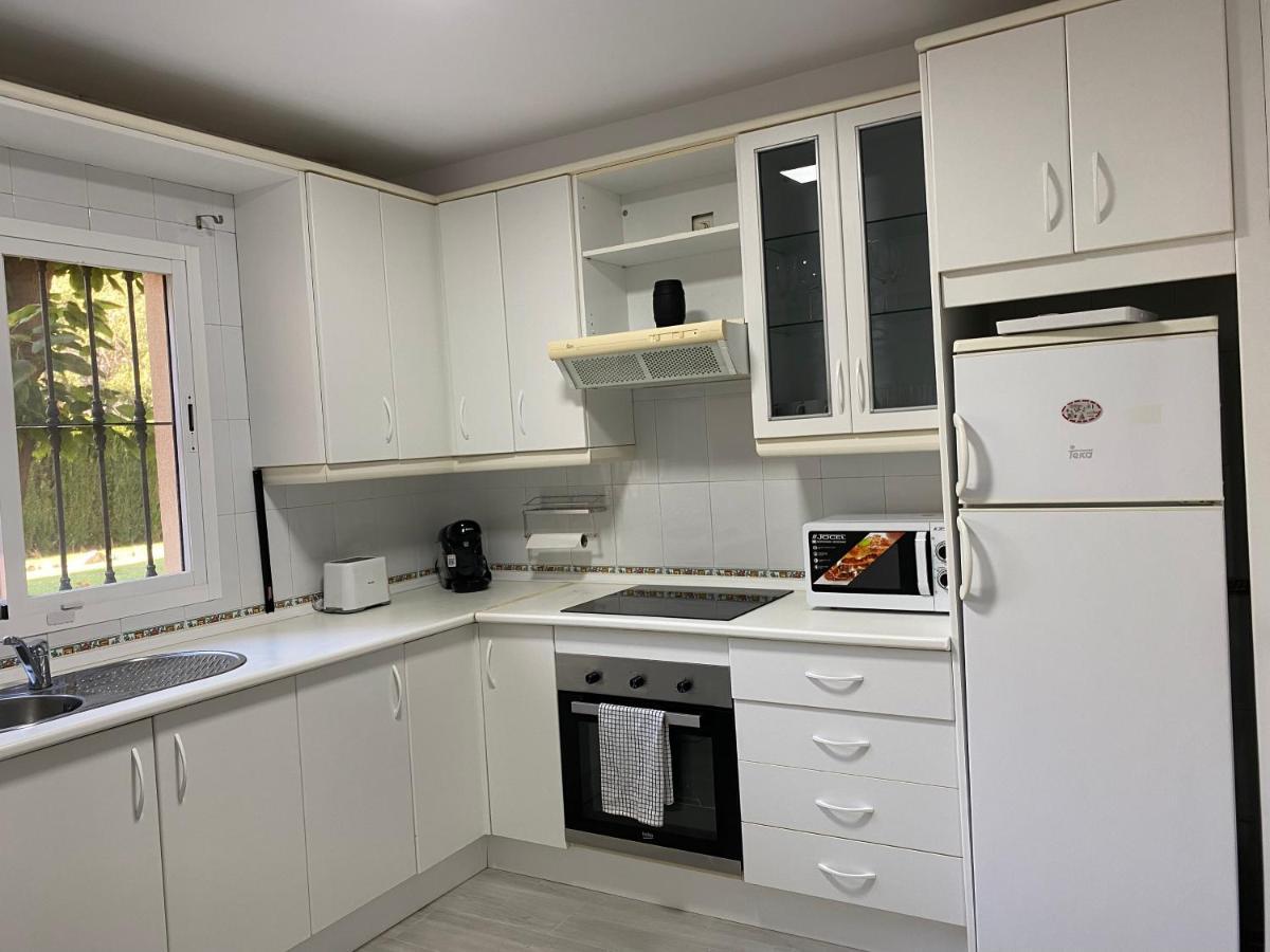 Ground Floor Apartment- 2 Bedrooms - 450 Meters From The Apartamento